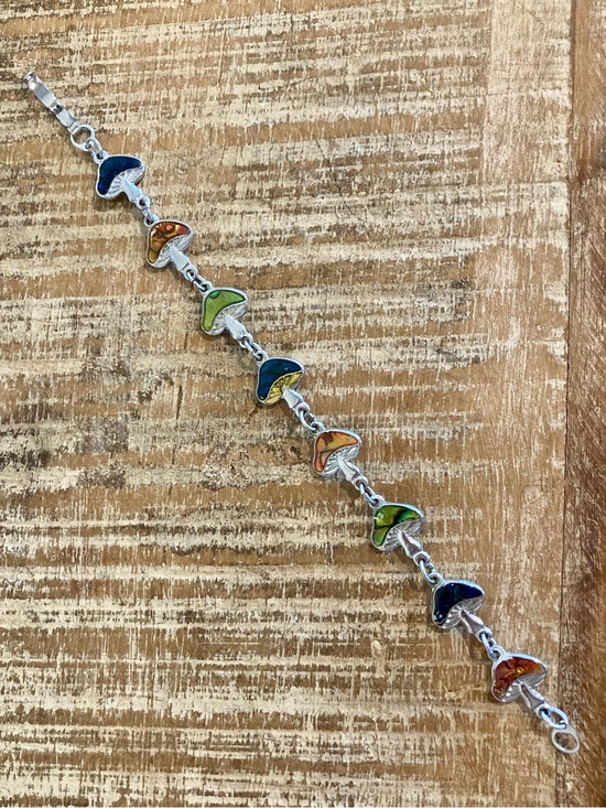 Unknown Jewelry - Y2K Mushroom Link Bracelet Silver Tone 7” Long